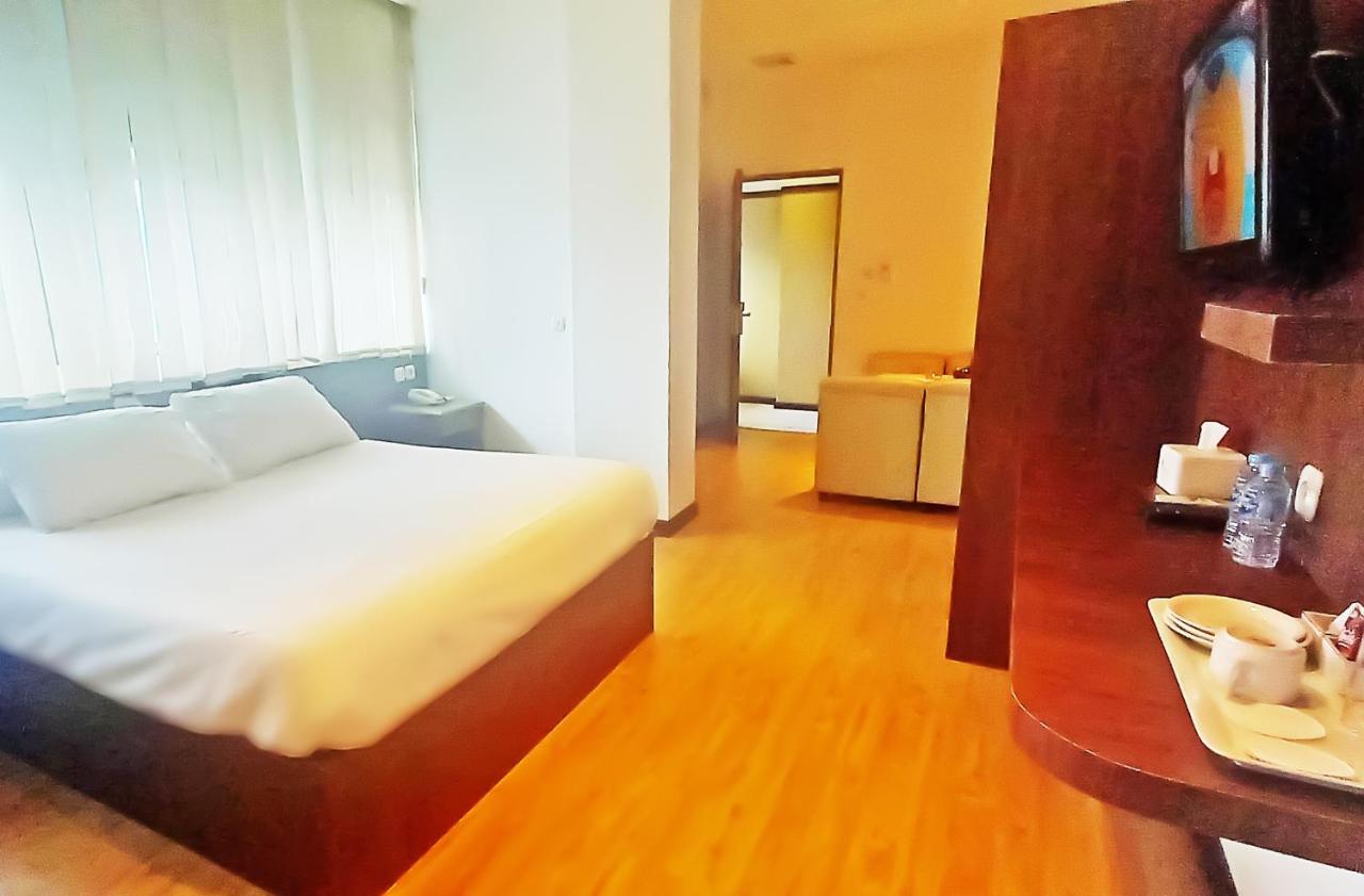 Hotel Aruni Ancol Jakarta Exterior photo